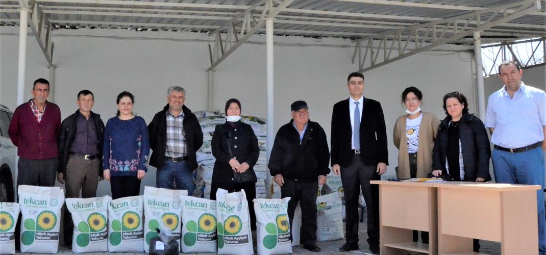 Bakanlığımız Hibeli Yağlık Ayçiçeği Tohumları Afyonkarahisar Çiftçimize Dağıtıldı