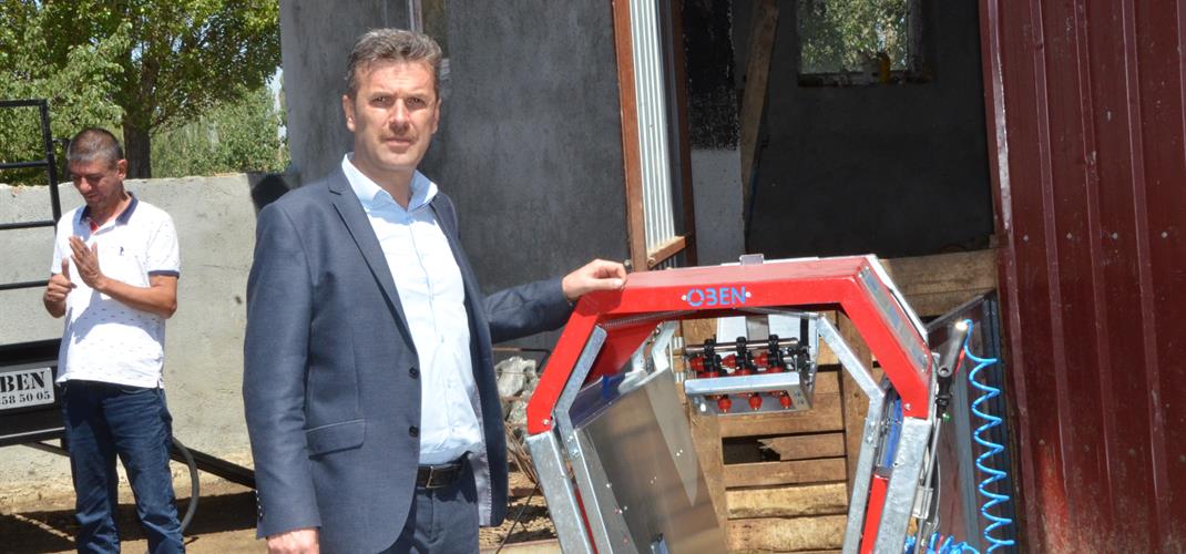 Proje Kapsamında Alımı Yapılan Yüksek Basınçlı Mobil Koyun Yıkama Makinesi Kullanımı Hakkında Bilgi Verildi